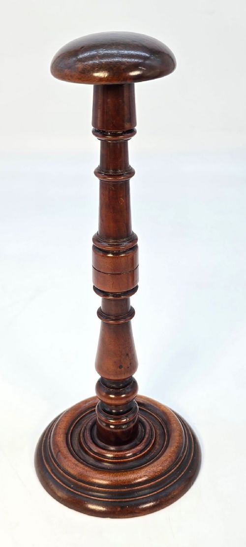 PAIR OF WIG STANDS ENGLISH CIRCA 1730 MADE FROM YEW WOOD - ADDITIONAL PHOTO 3