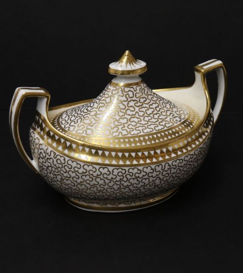 CHAMBERLAINS WORCESTER PORCELAIN SUCRIER AND COVER CIRCA 181015