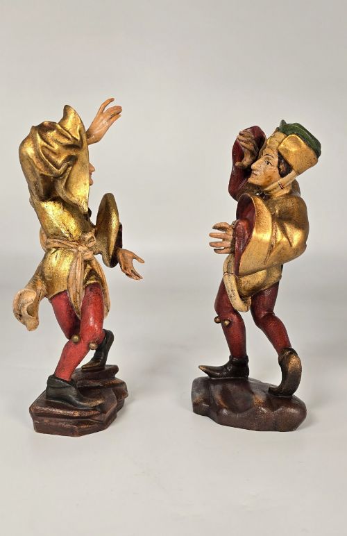 PAIR OF SWISS OR BLACK FOREST CARVED LIMEWOOD MEDIEVAL DANCING FIGURES CIRCA 1930 - ADDITIONAL PHOTO 1