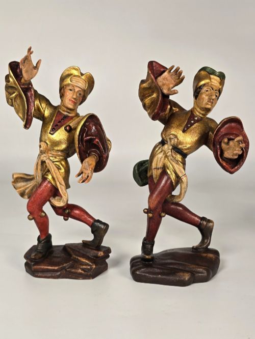 PAIR OF SWISS OR BLACK FOREST CARVED LIMEWOOD MEDIEVAL DANCING FIGURES CIRCA 1930 - ADDITIONAL PHOTO 5