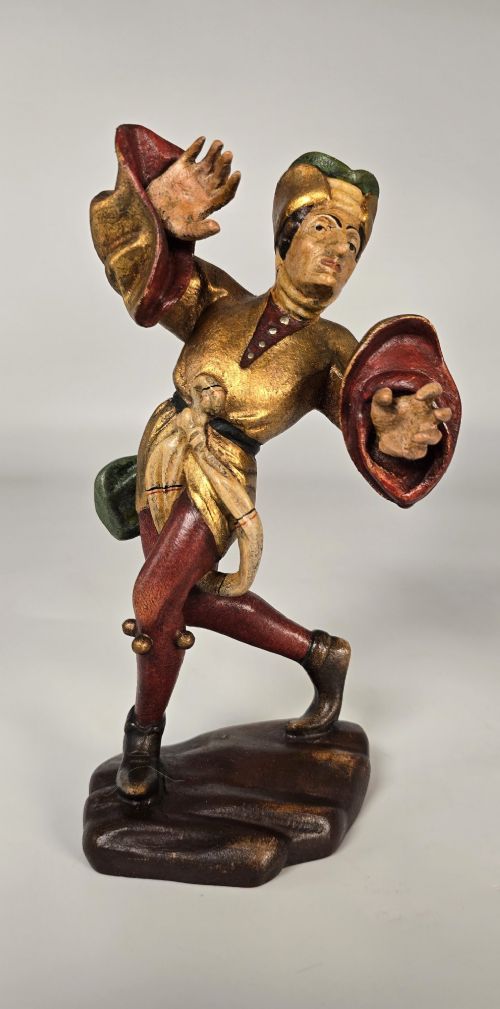 PAIR OF SWISS OR BLACK FOREST CARVED LIMEWOOD MEDIEVAL DANCING FIGURES CIRCA 1930 - ADDITIONAL PHOTO 8