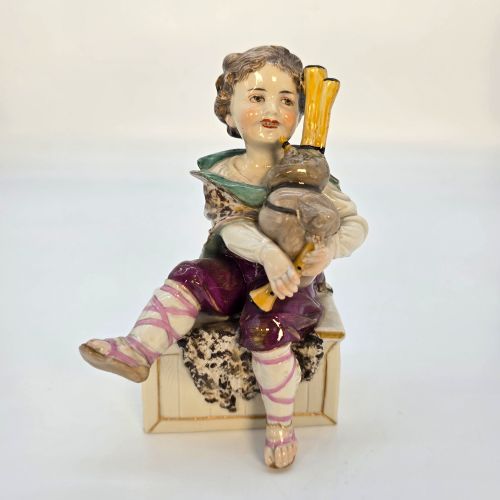 19TH CENTURY GERMAN PORCELAIN FIGURE BY THE VOLKSTEDT RUDOLSTADT FACTORY CIRCA 1880 - ADDITIONAL PHOTO 1