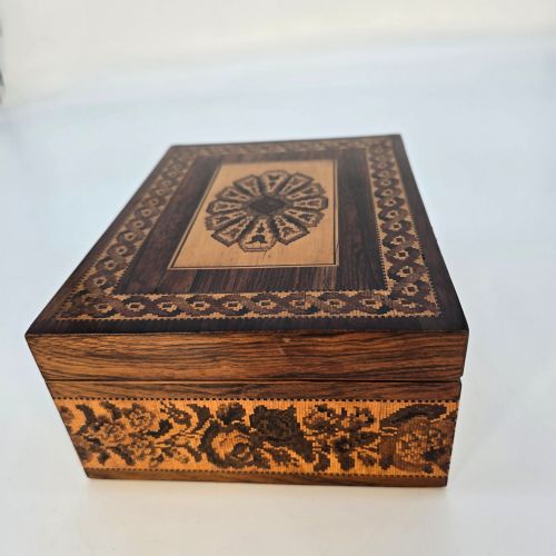 ANTIQUE ENGLISH 19TH CENTURY TUNBRIDGE WARE MARQUETRY JEWELLERY BOX BY EDMUND NYE C1870 - ADDITIONAL PHOTO 3