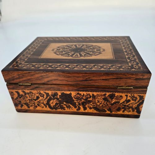 ANTIQUE ENGLISH 19TH CENTURY TUNBRIDGE WARE MARQUETRY JEWELLERY BOX BY EDMUND NYE C1870 - ADDITIONAL PHOTO 4