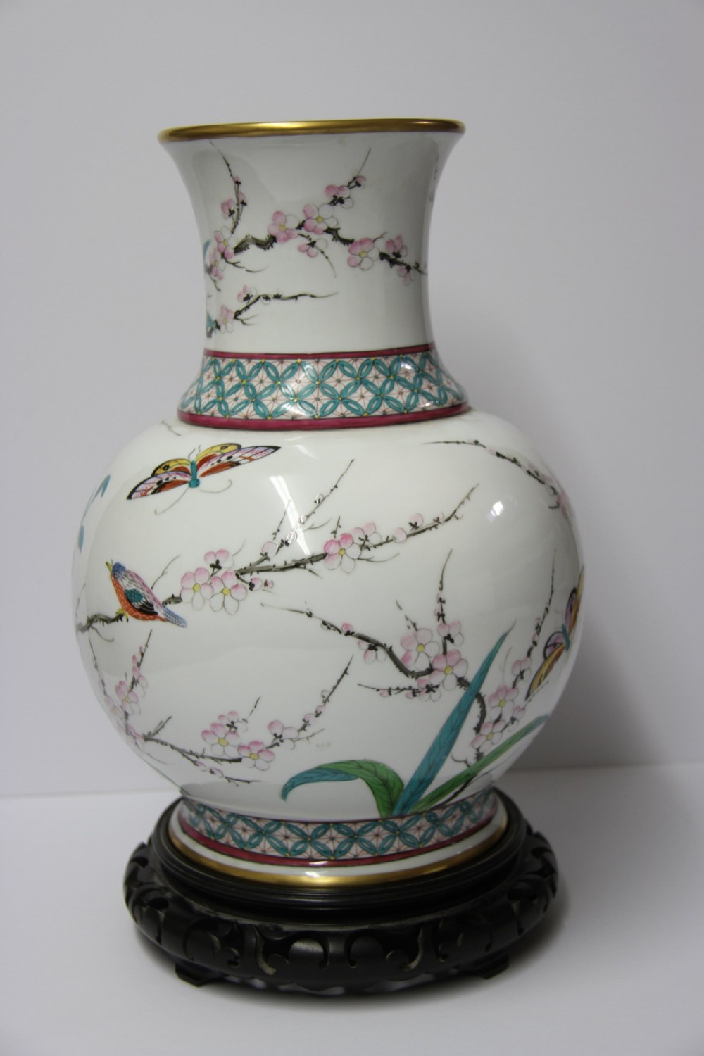 An impressive French porcelain Vase by Samson View V
