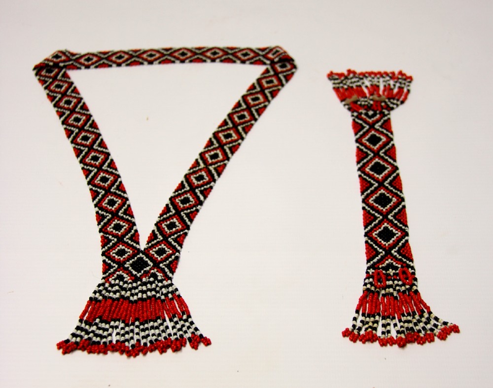 Beadwork necklace and bracelet Art Deco period