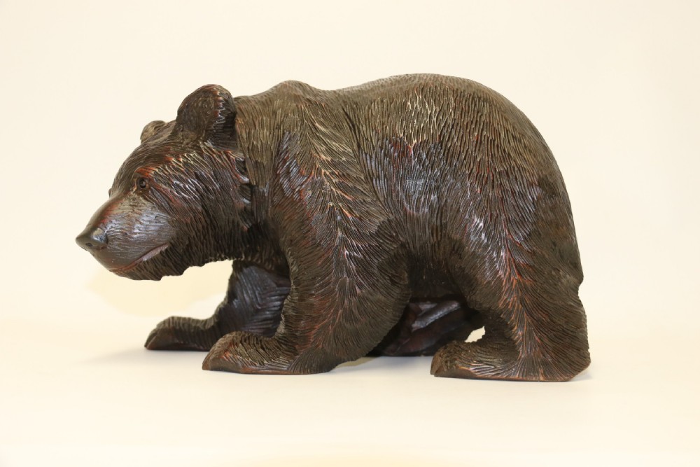 A Black Forest carved Bear View V