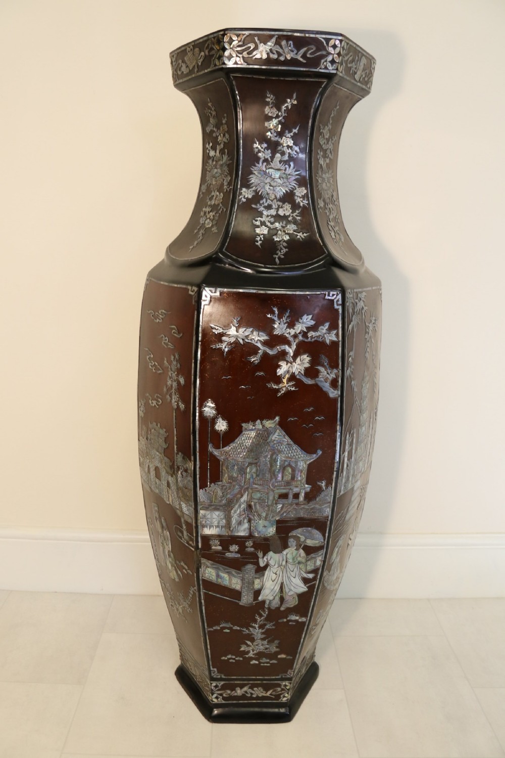 A very large Chinese Vase View III