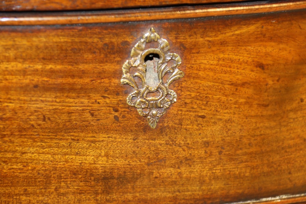 A Chippendale period Serpentine Fronted Mahogany Chest of Drawers View V