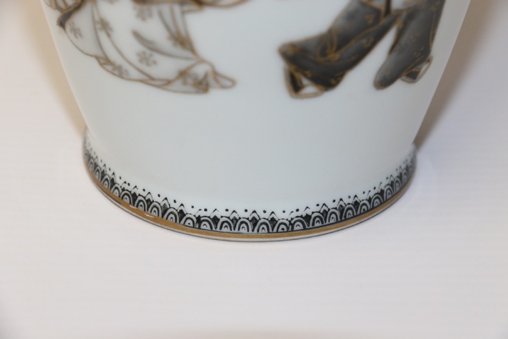 A fine Chinese  Hand Painted Republican period vase View VII