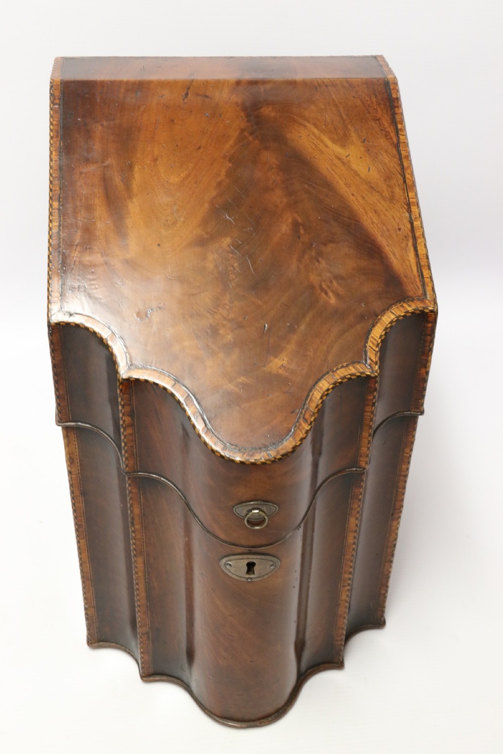 A fine Georgian Mahogany Cutlery Box, Circa 1760 View VII