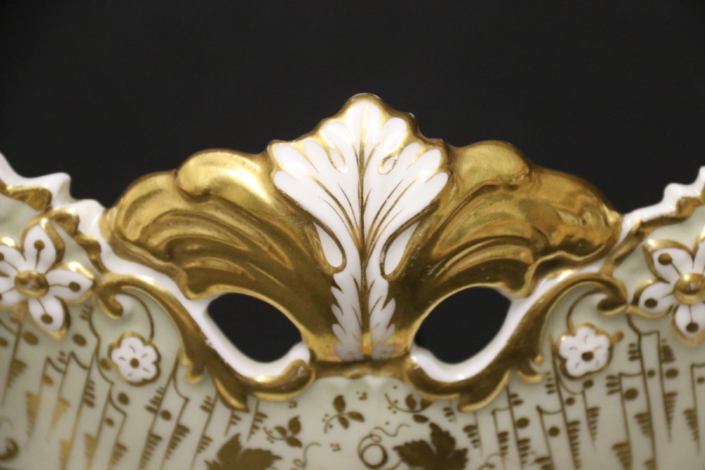 A fine early 19th c English Davenport Dish, Circa 1835 View IV