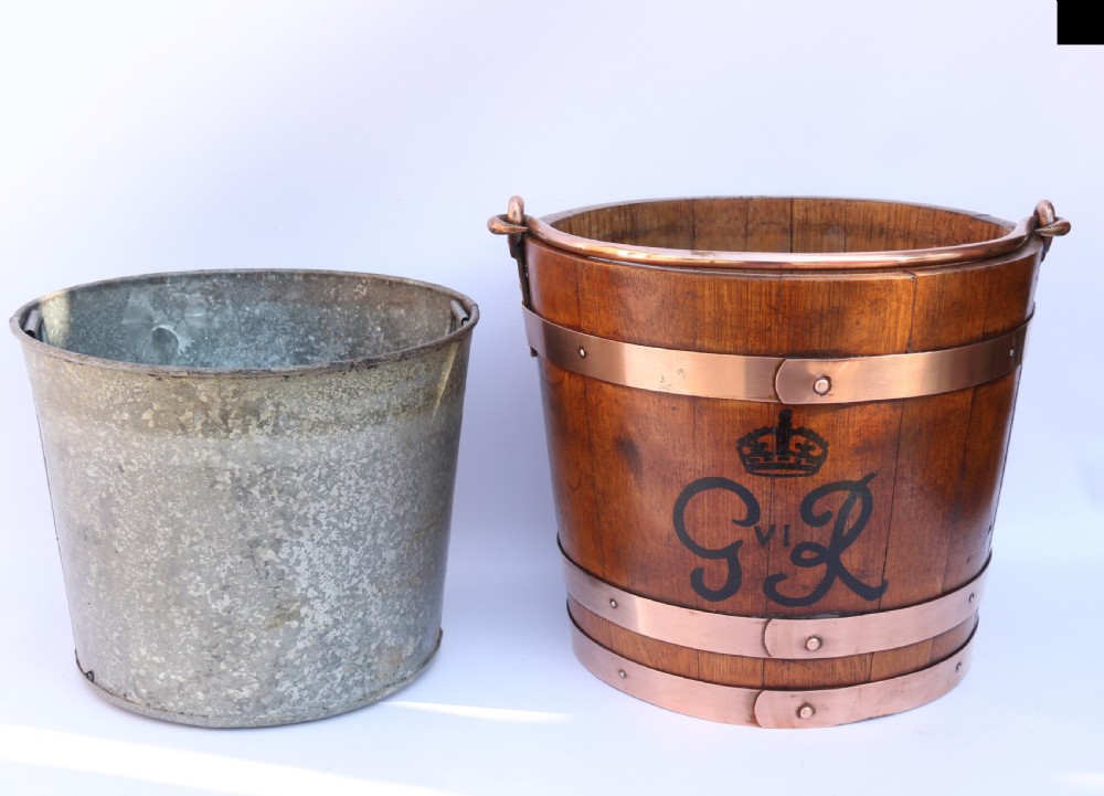 A rare George VI English oak Bucket , Circa 1930 View V