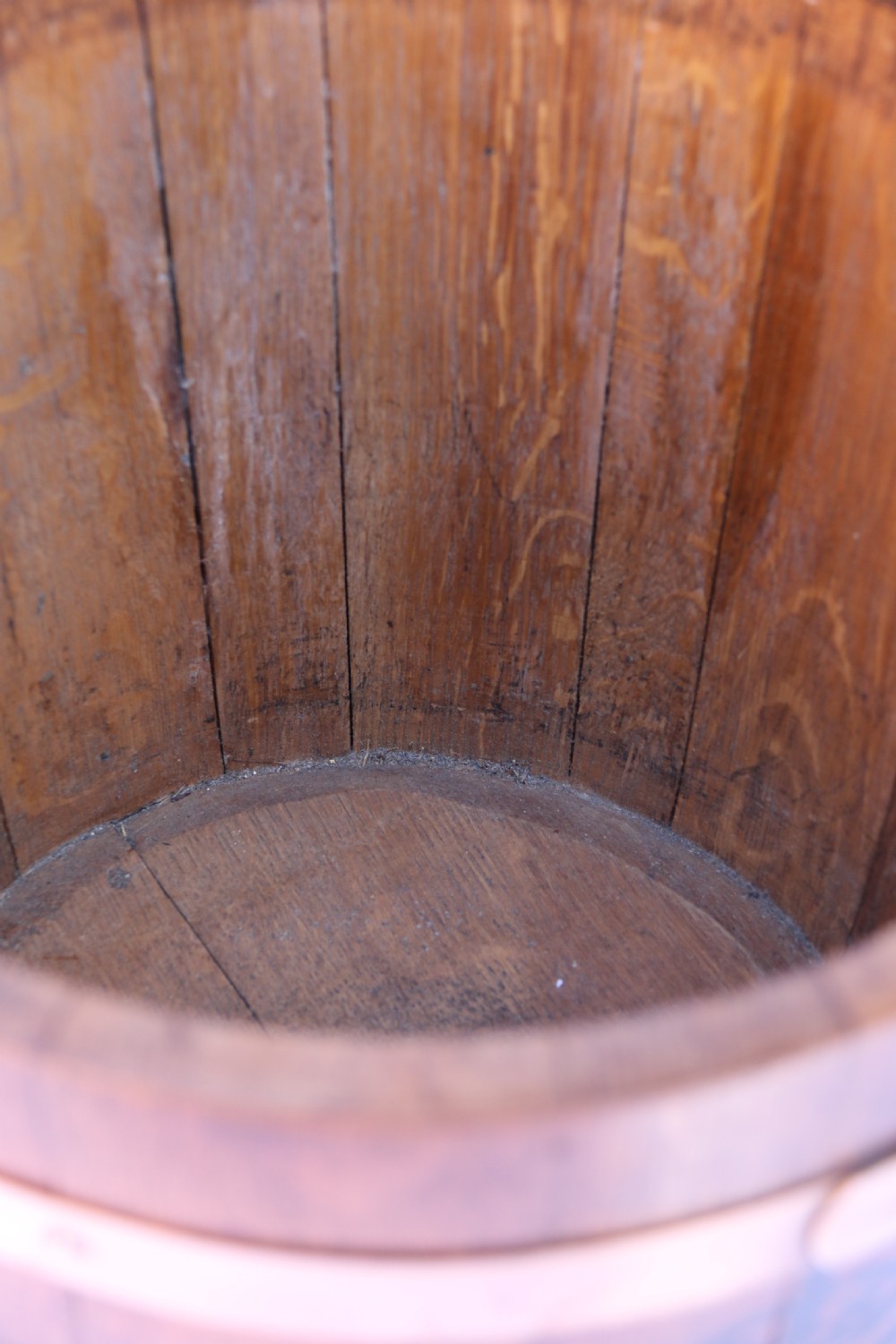 A rare George VI English oak Bucket , Circa 1930 View IX