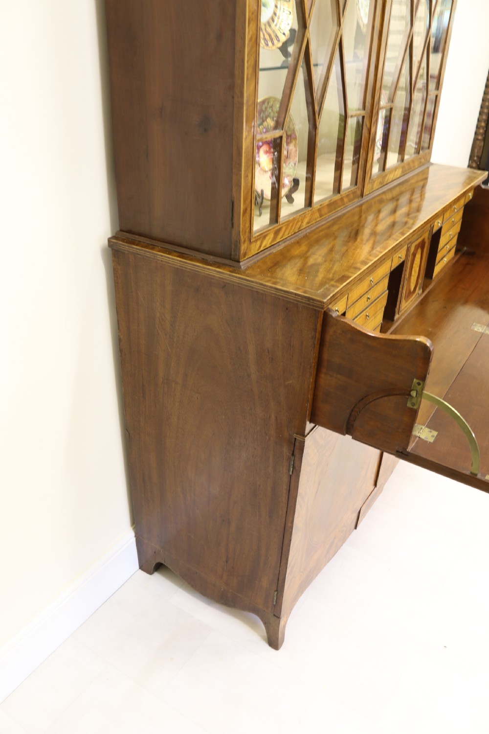 A superb George III Period inlaid Flame Mahogany Secretaire Bookcase/Display Cabinet  View XI