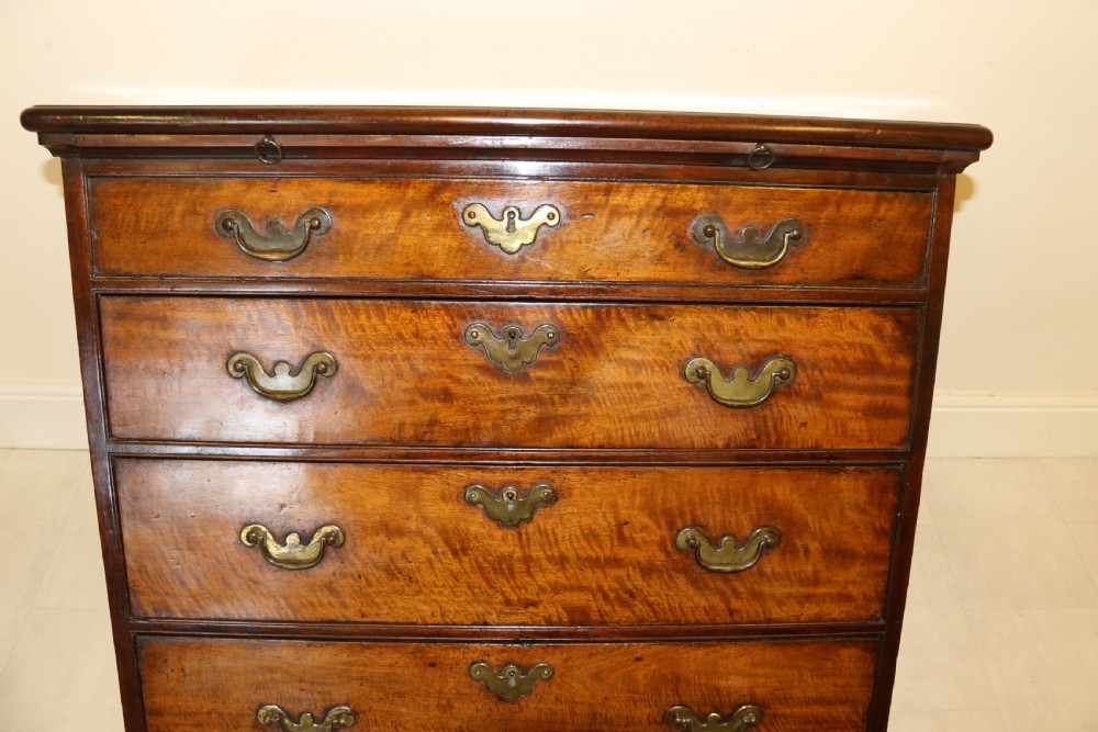 An 18th-century English walnut bachelors writing chest featuring four graduated drawers, brass plate handles, bracket feet, and side carrying handles. View V