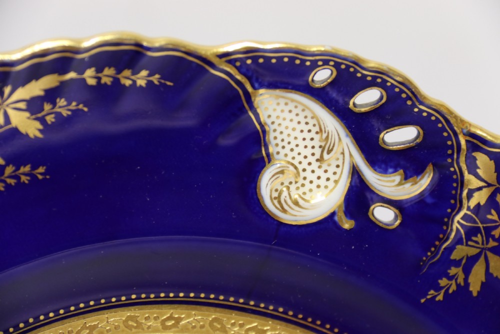 A charming Victorian Minton’s porcelain cabinet plate hand painted with Robins View VI
