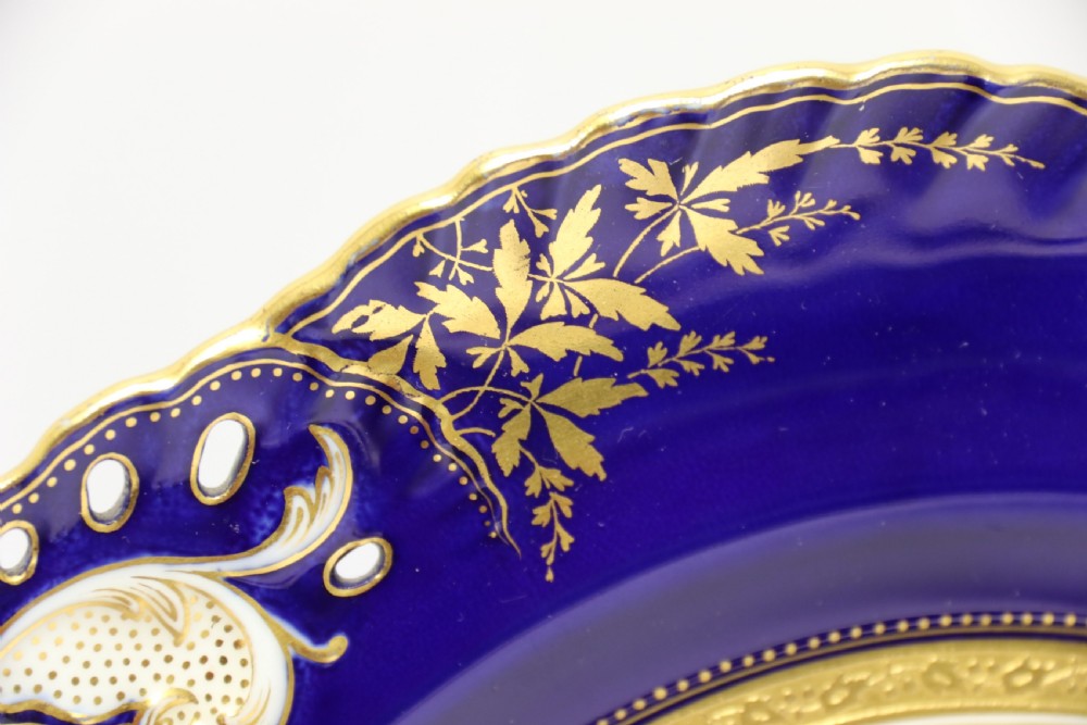 A charming Victorian Minton’s porcelain cabinet plate hand painted with Robins View VII