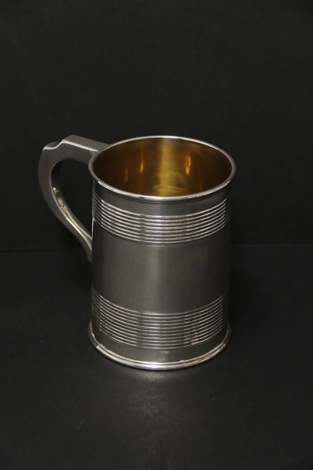 A heavy solid silver pint tankard London 1922-3 View V