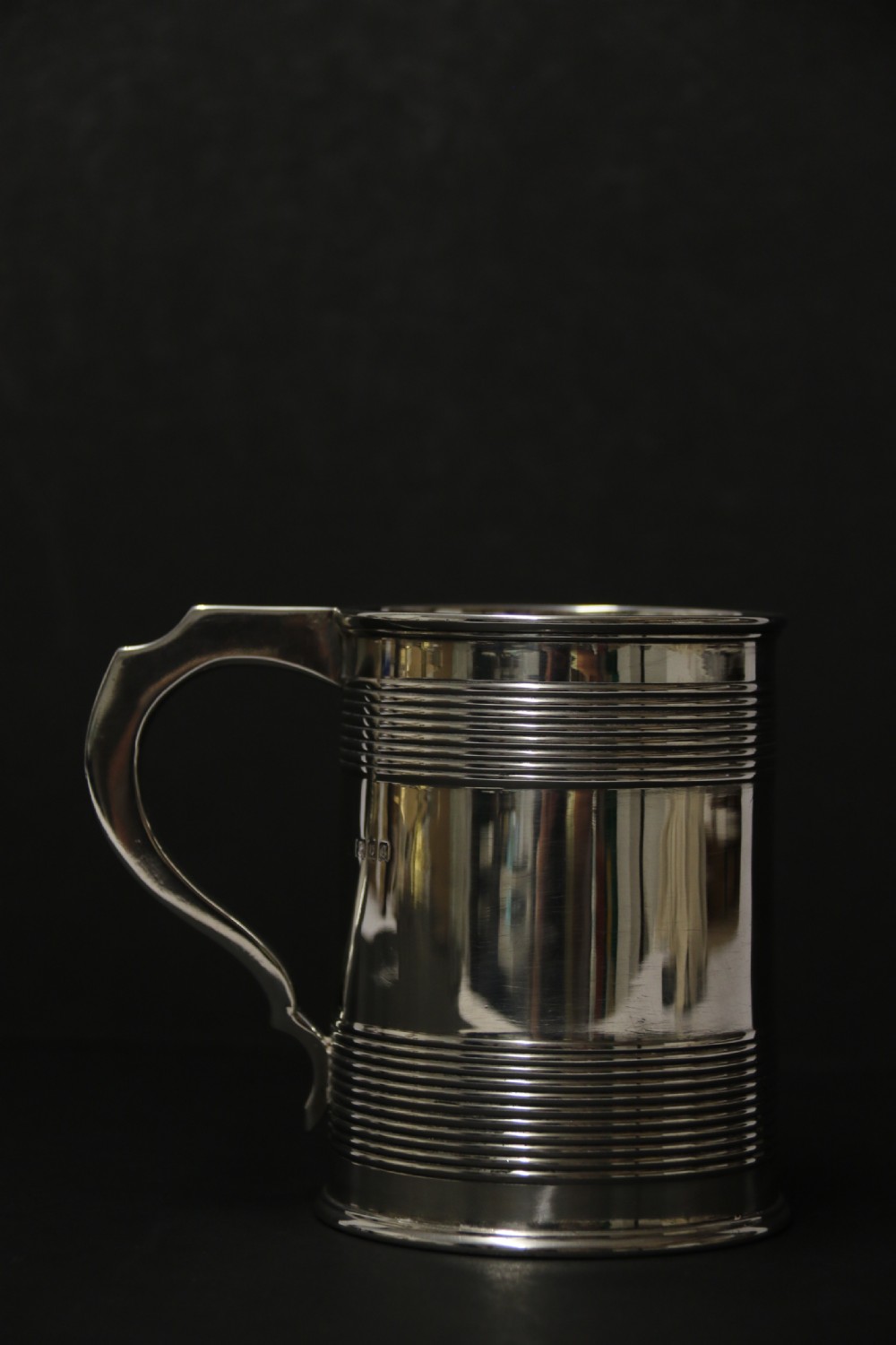 A heavy solid silver pint tankard London 1922-3 View X