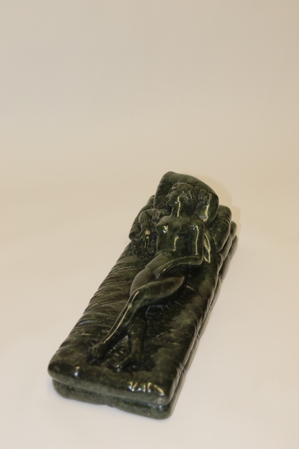 A superb 19th C Grand Tour Italian serpentine marble carved sculpture of Venus View VII
