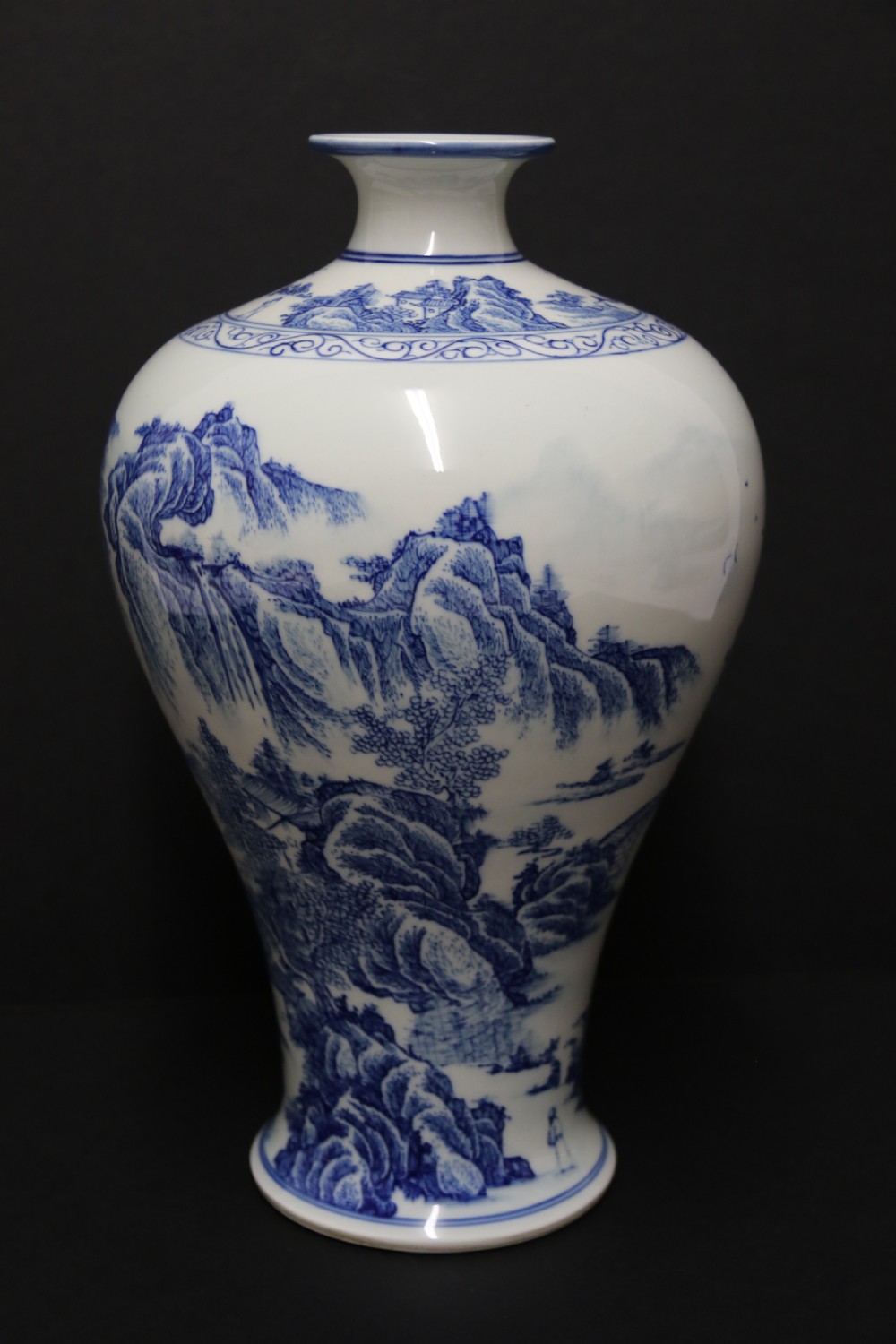 A fine pair of Chinese Republican period blue and white hand painted porcelain vases View X