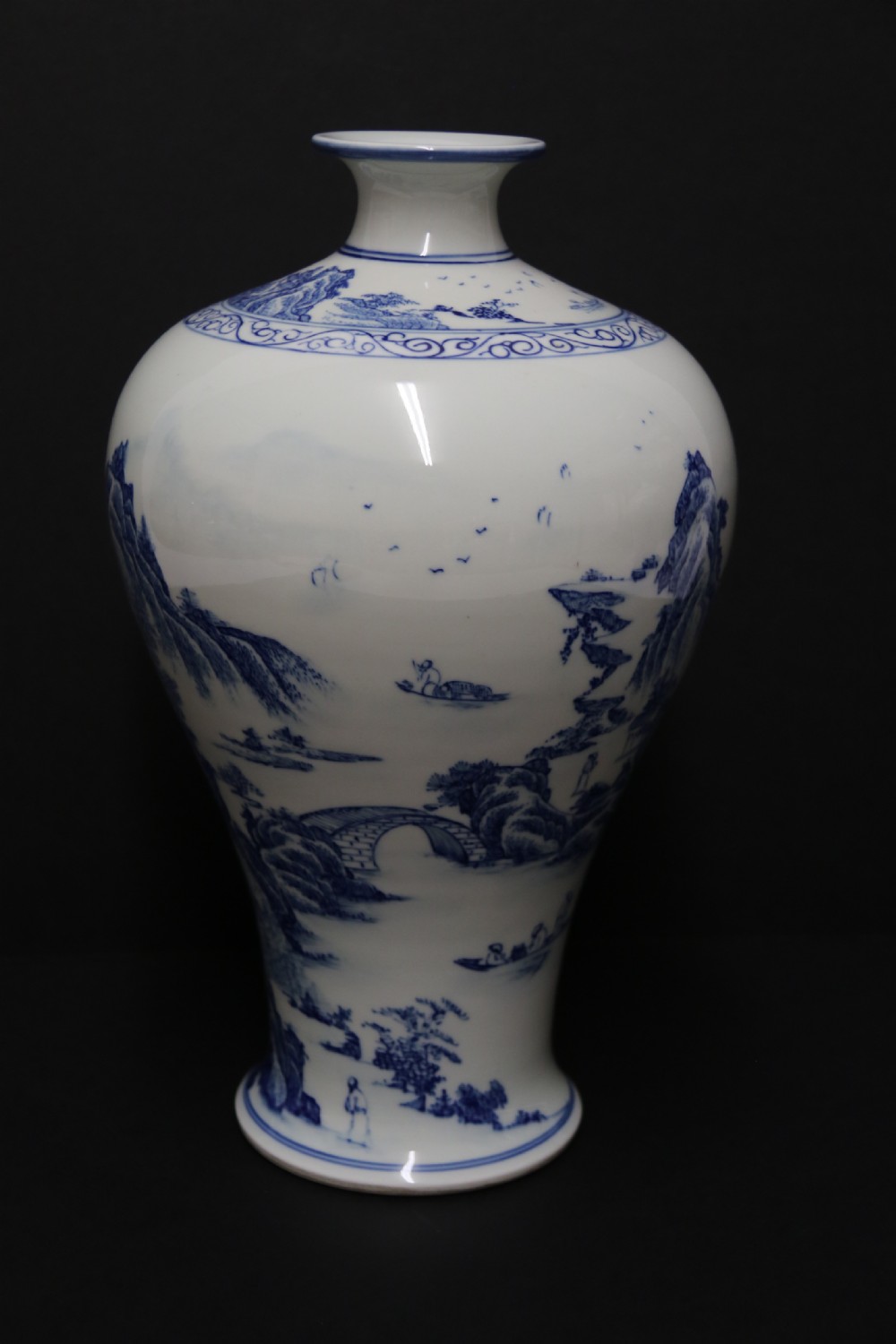 A fine pair of Chinese Republican period blue and white hand painted porcelain vases View XI