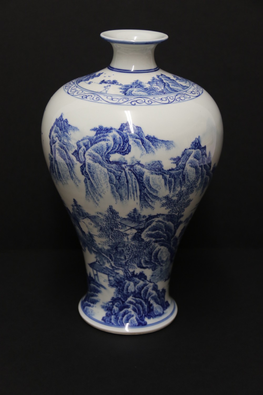 A fine pair of Chinese Republican period blue and white hand painted porcelain vases View XV