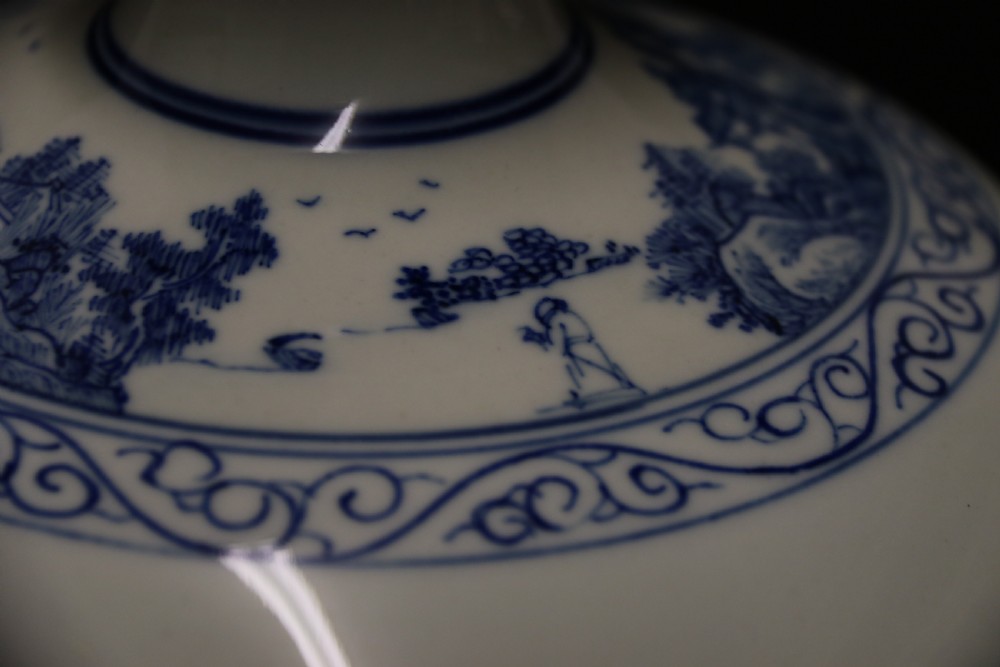 A fine pair of Chinese Republican period blue and white hand painted porcelain vases View XVII