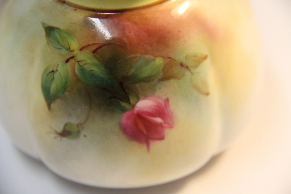 A fine English Edwardian Hadleys Royal Worcester porcelain  floral painted vase View IV
