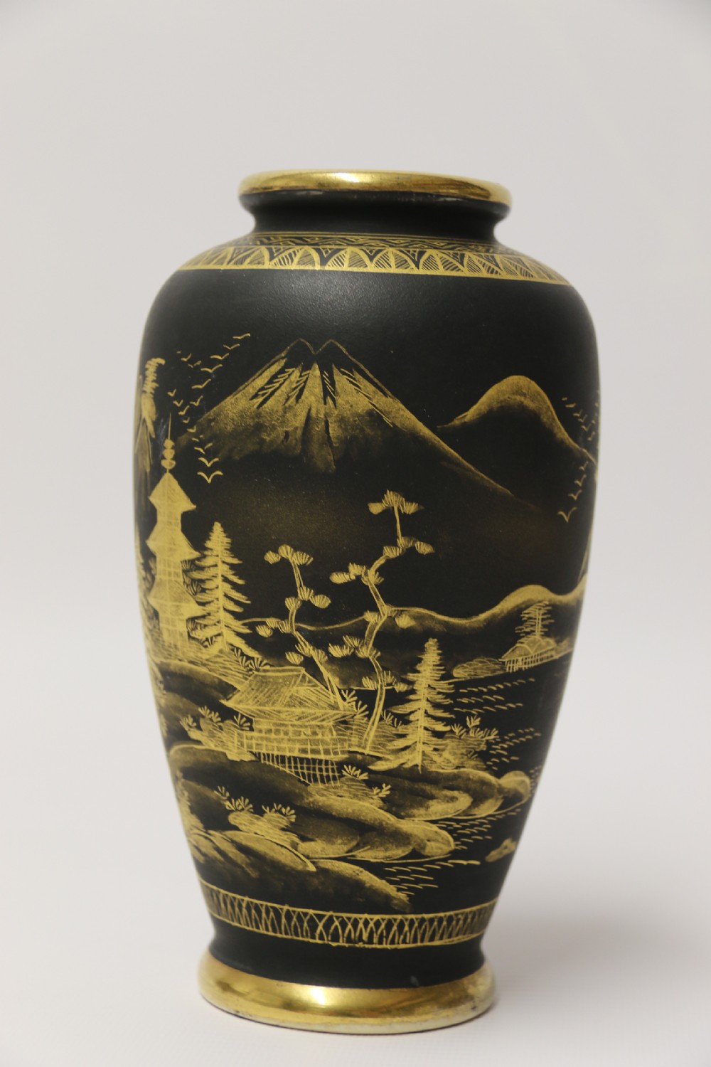 A pair of Japanese Satsuma ware pottery vases, circa 1910 View XI