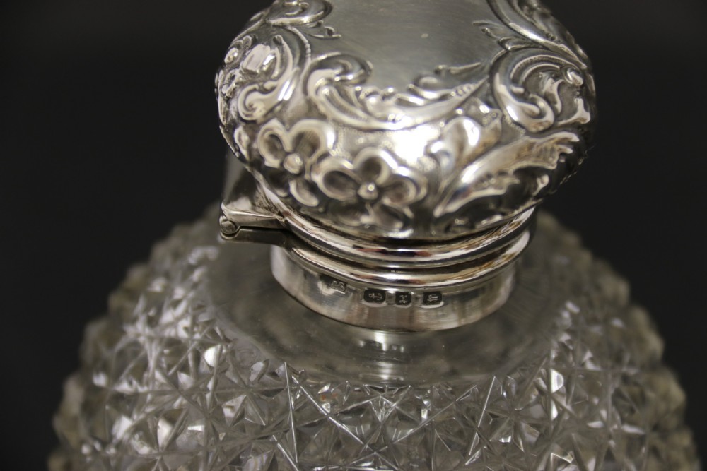 A good quality Victorian silver and cut glass perfume bottle  View II