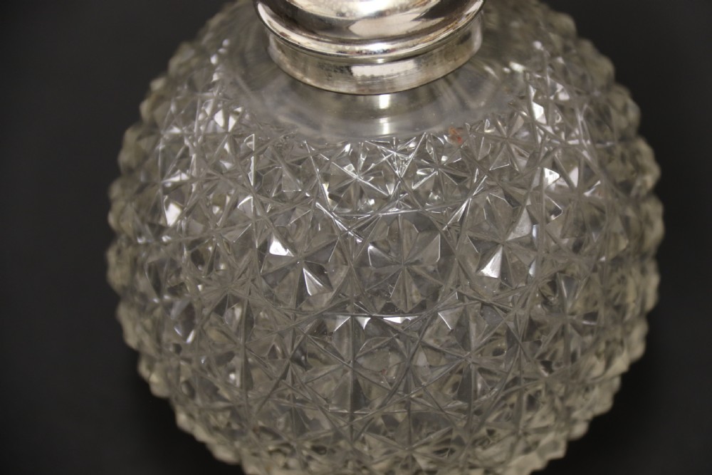 A good quality Victorian silver and cut glass perfume bottle  View X