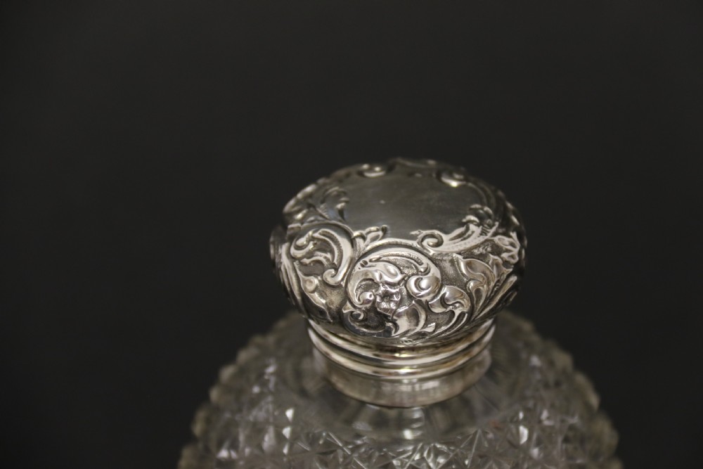 A good quality Victorian silver and cut glass perfume bottle  View XI
