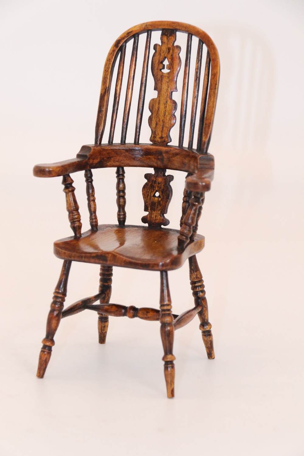 An exceptional miniature country Windsor arm chair, Circa 1900 View III