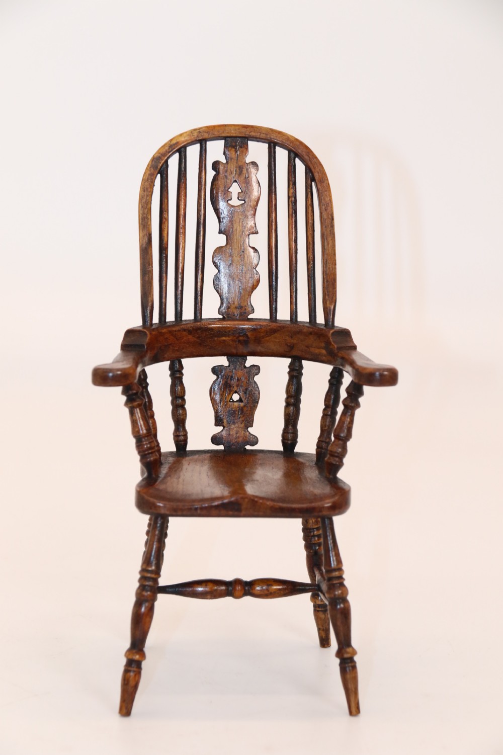 An exceptional miniature country Windsor arm chair, Circa 1900 View IV