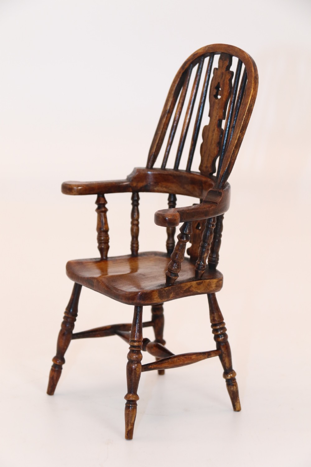 An exceptional miniature country Windsor arm chair, Circa 1900 View XI