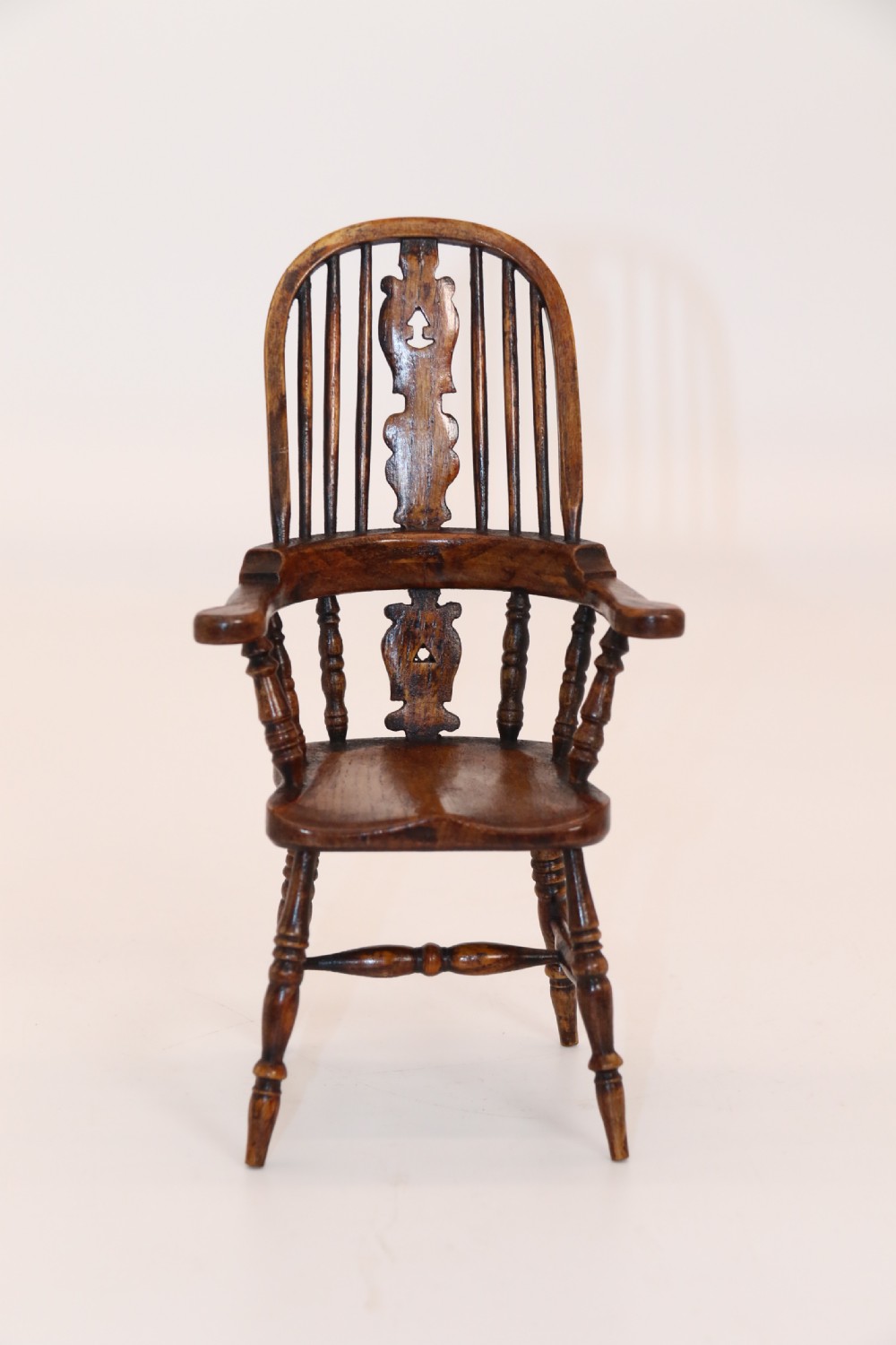 An exceptional miniature country Windsor arm chair, Circa 1900 View XIII