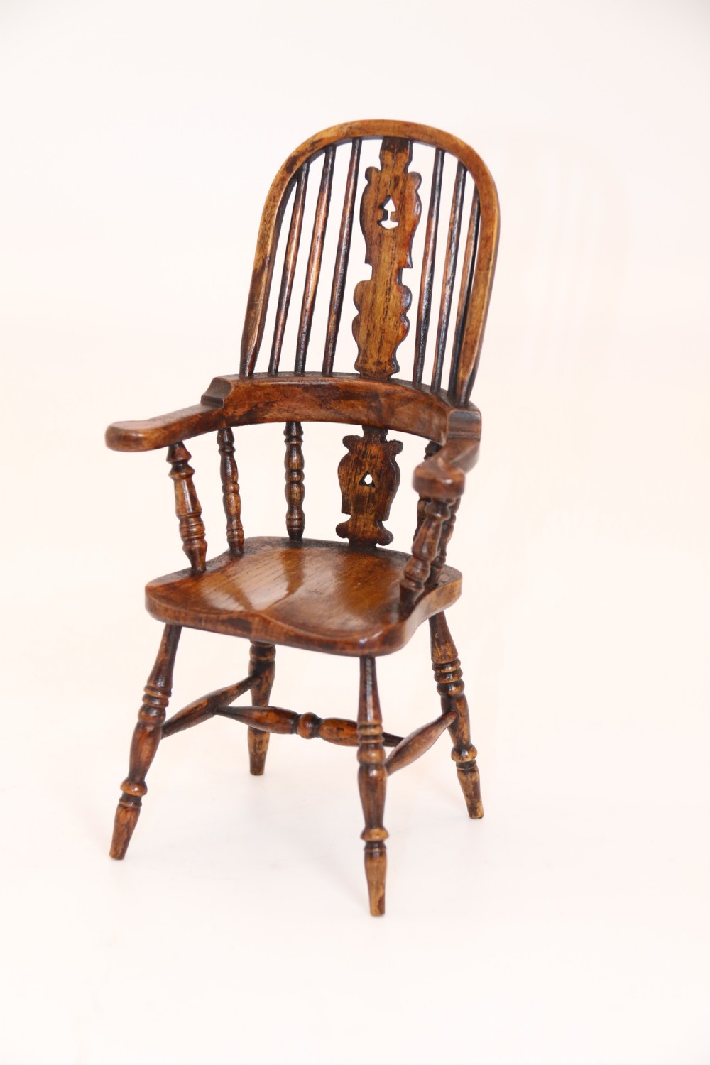 An exceptional miniature country Windsor arm chair, Circa 1900 View XV
