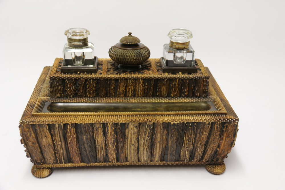 An early 19th century Anglo Indian desk inkstand made from deer antler and horn View VII