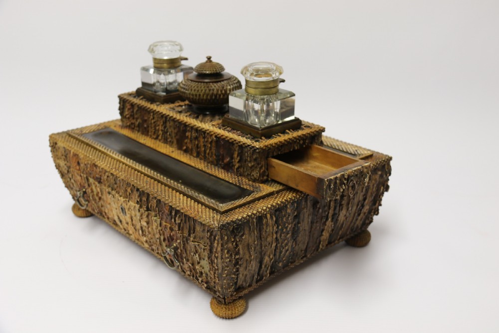 An early 19th century Anglo Indian desk inkstand made from deer antler and horn View VIII