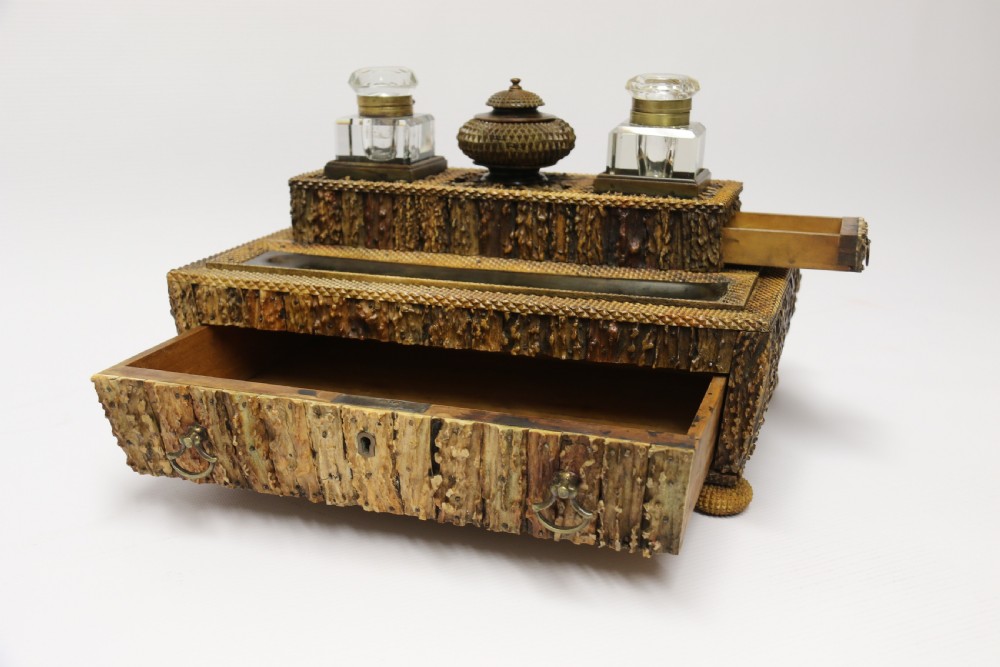 An early 19th century Anglo Indian desk inkstand made from deer antler and horn View IX