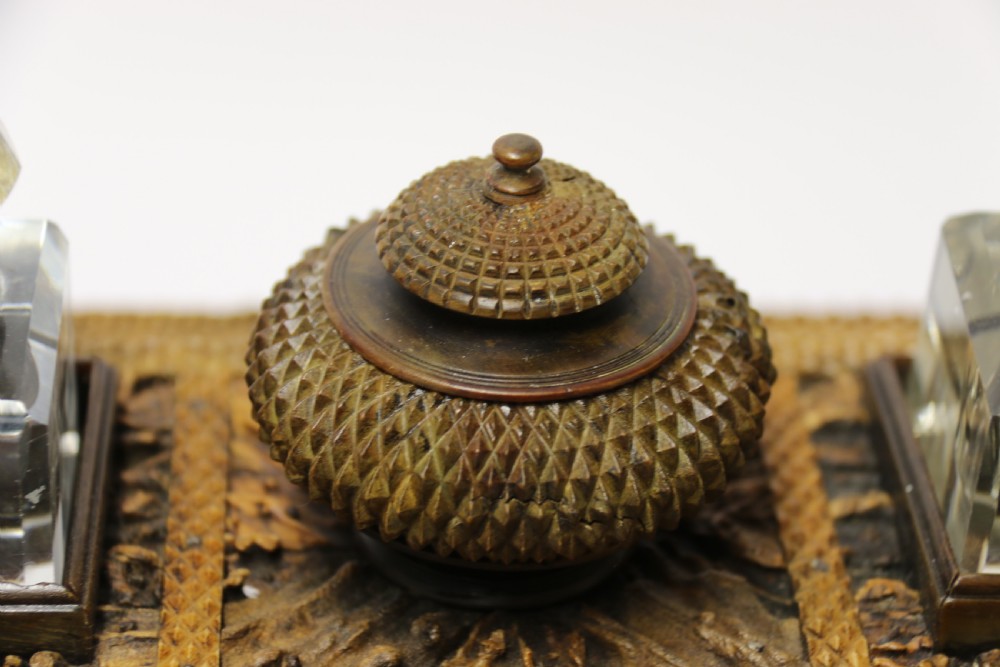 An early 19th century Anglo Indian desk inkstand made from deer antler and horn View XIII