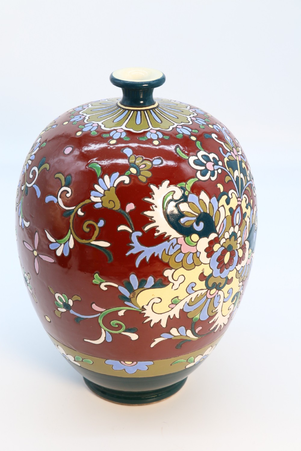 A large Japanese pottery vase with bold enamelled decoration, circa 1910 View V