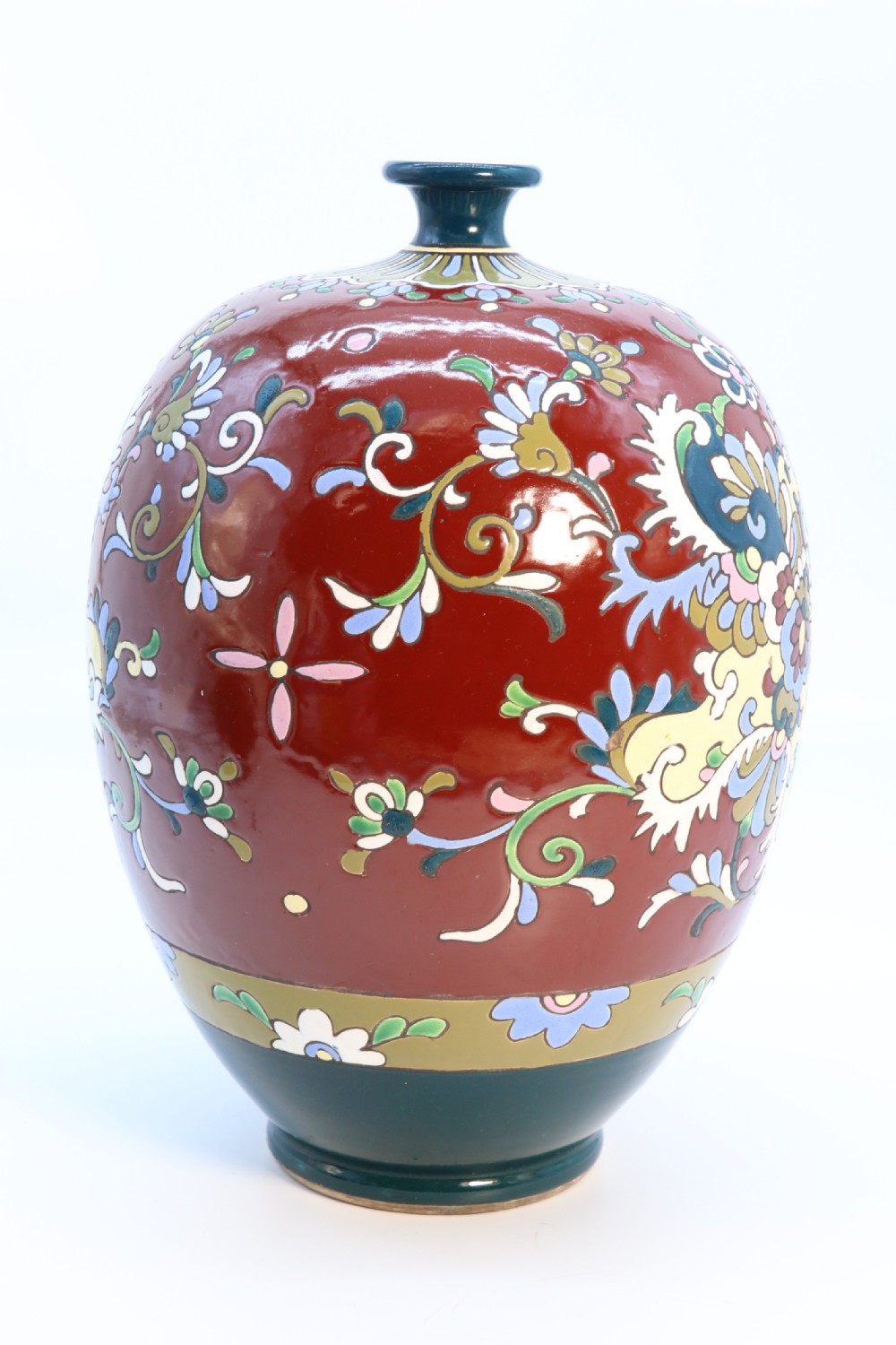 A large Japanese pottery vase with bold enamelled decoration, circa 1910 View VI