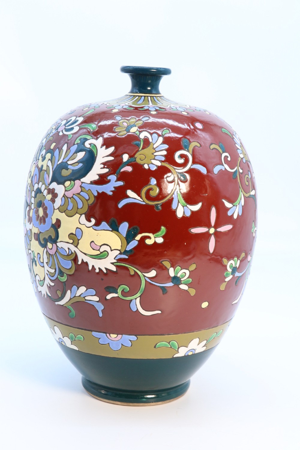 A large Japanese pottery vase with bold enamelled decoration, circa 1910 View VII