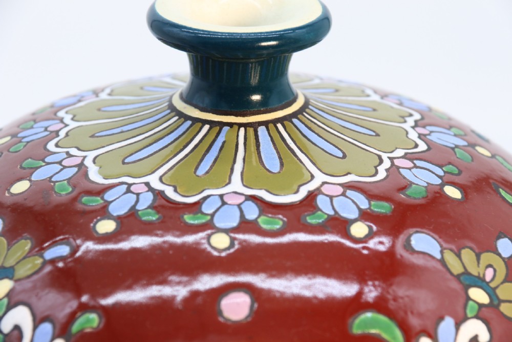 A large Japanese pottery vase with bold enamelled decoration, circa 1910 View XII