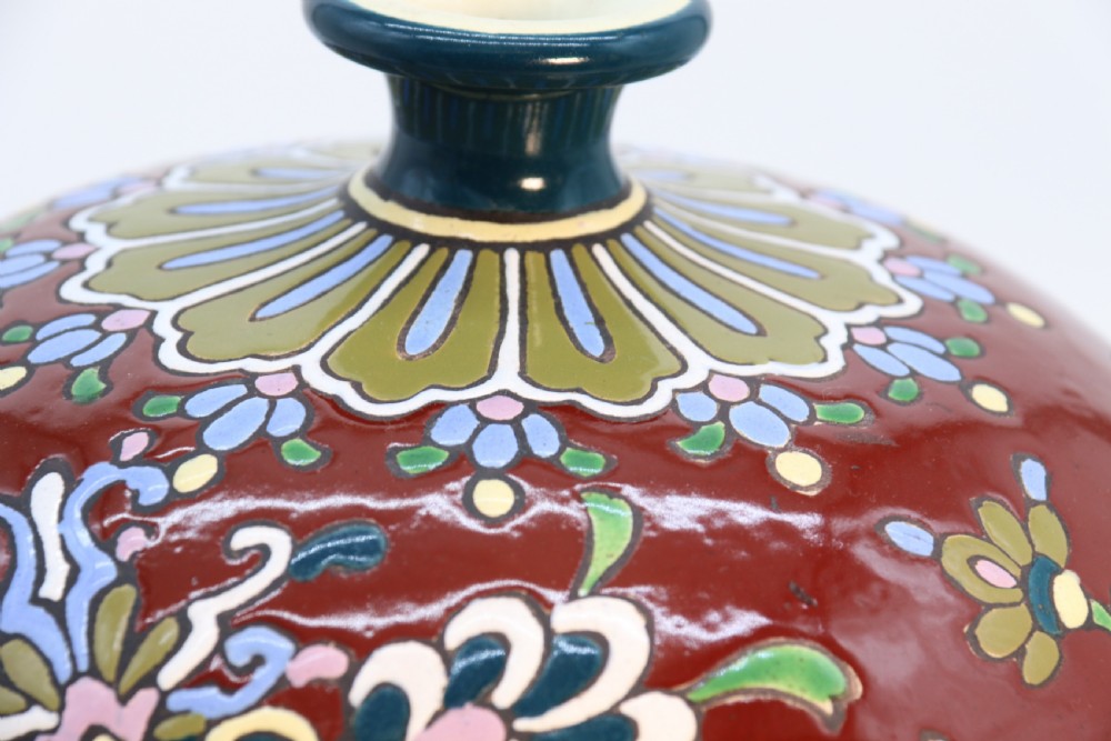 A large Japanese pottery vase with bold enamelled decoration, circa 1910 View XVI