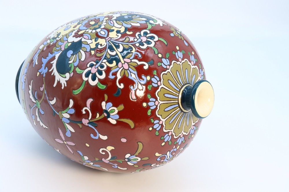 A large Japanese pottery vase with bold enamelled decoration, circa 1910 View XVIII