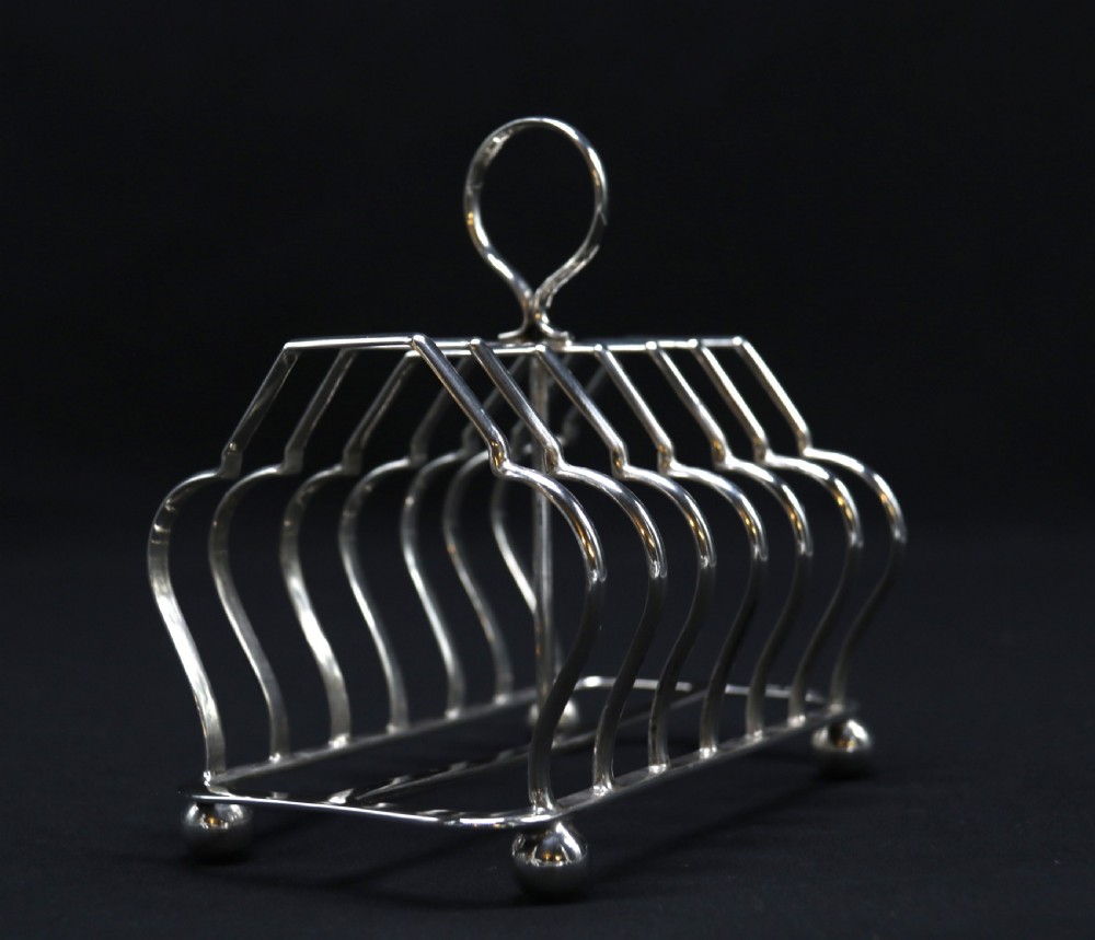 A heavy solid silver toast rack of larger proportions, Birmingham 1924 - 5 View III